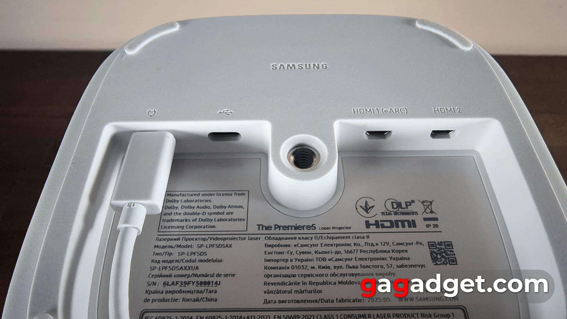 Тепер твій стіл сенсорний: огляд інтерактивного лазерного проєктора Samsung The Premiere 5-10