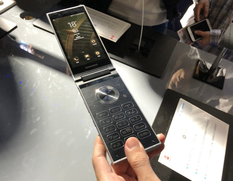 samsung-w2018-7.jpg