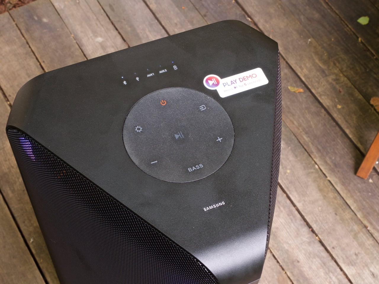 King of the vibe: Samsung Sound Tower MX-ST50B heavy-duty speaker with built-in battery and LED backlight review-18