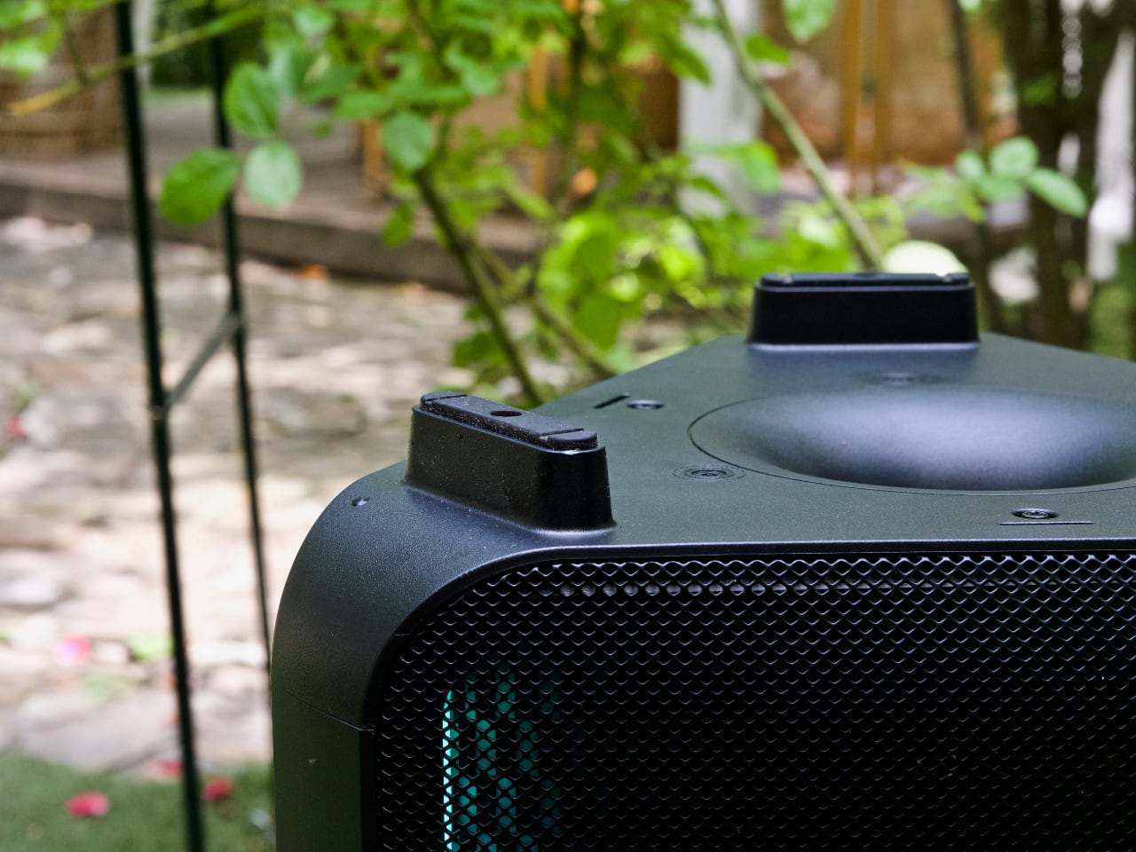 King of the vibe: Samsung Sound Tower MX-ST50B heavy-duty speaker with built-in battery and LED backlight review-32