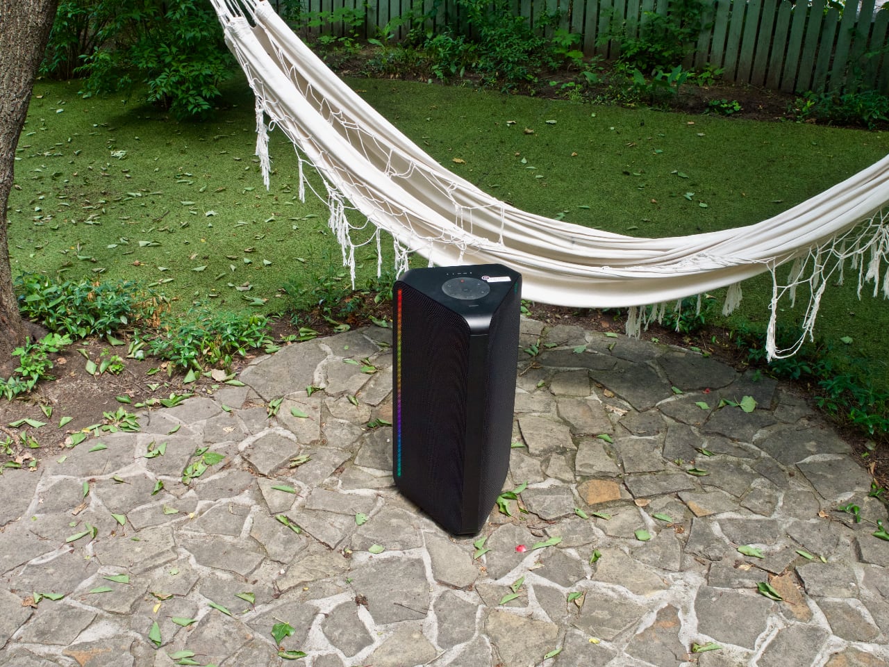 King of the vibe: Samsung Sound Tower MX-ST50B heavy-duty speaker with built-in battery and LED backlight review-52