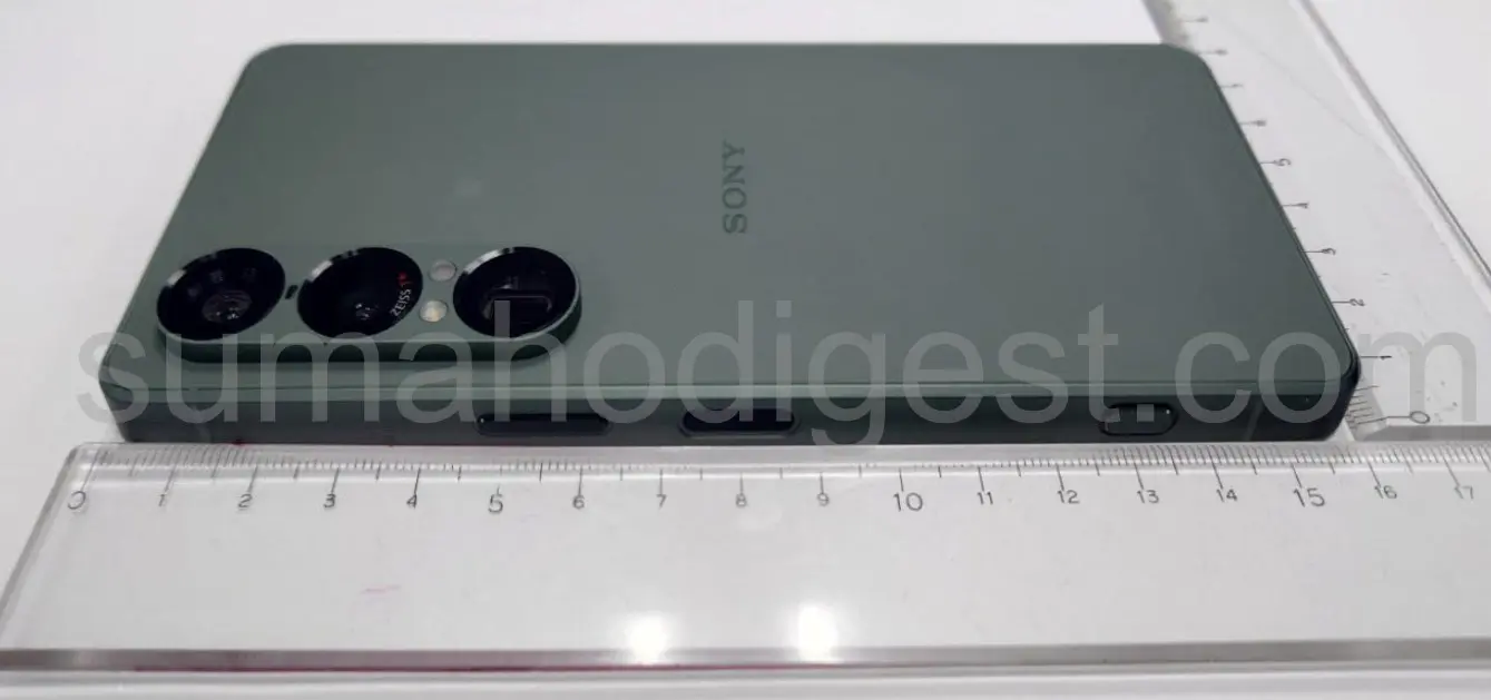 Изображение Sony Xperia 1 VII в темно-зеленом цвете