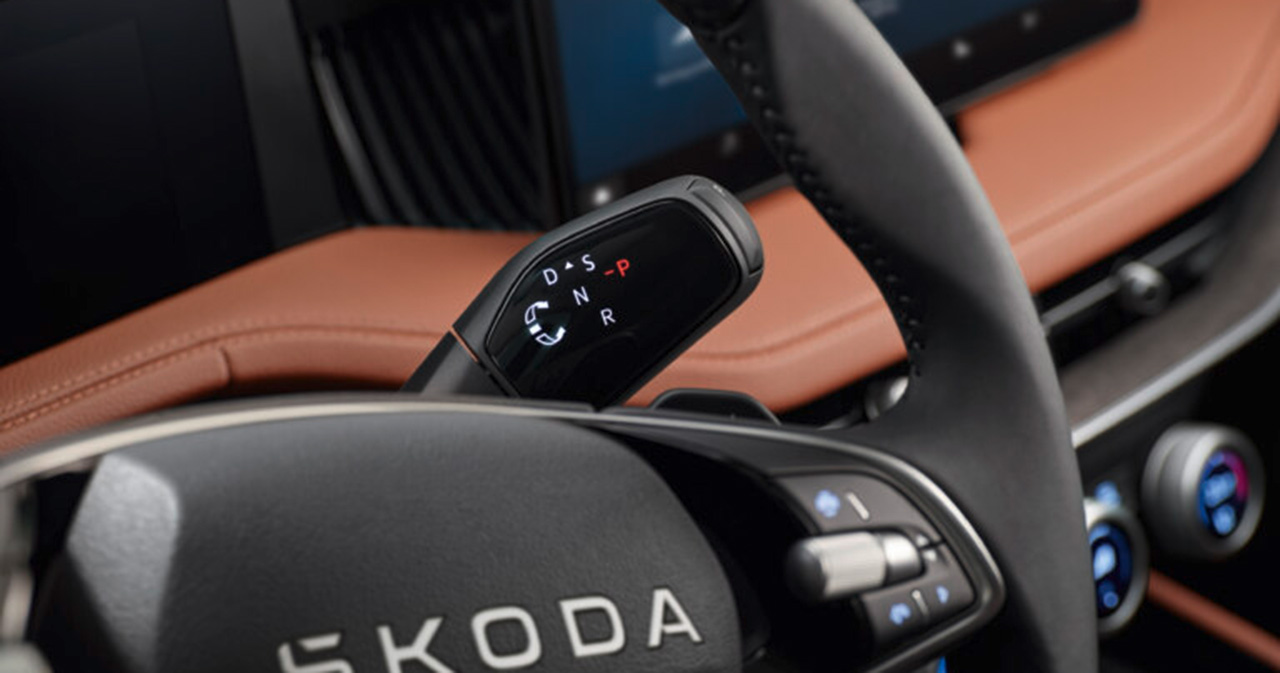 Škoda Superb transmission selector - new style and technology