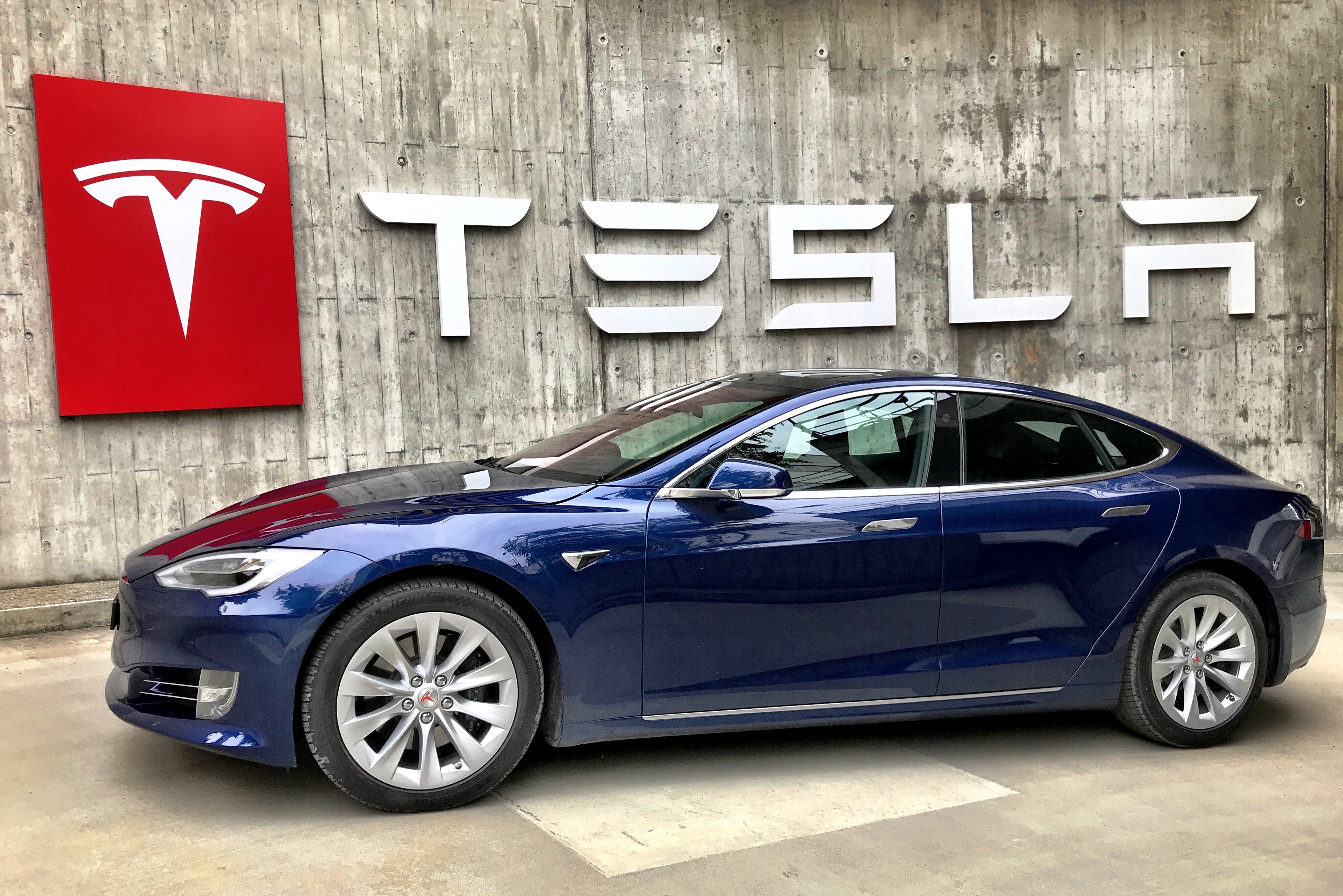 Tesla rappelle plus de 1,6 million de voitures en Chine en raison de problèmes liés au pilote automatique et au verrouillage.
