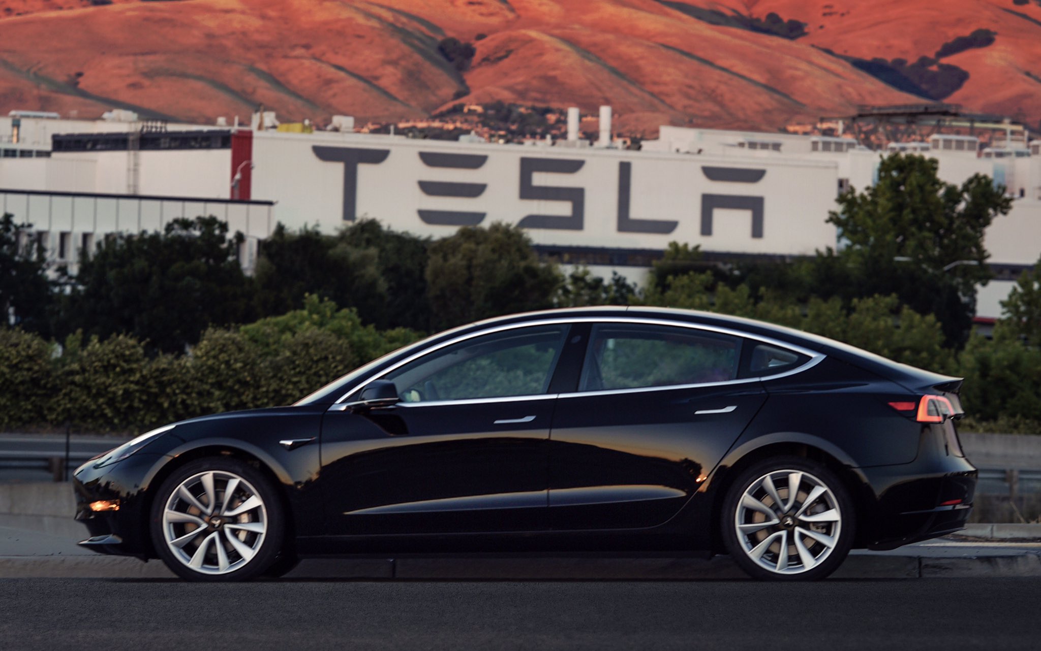 tesla-model-3-first-1.jpg