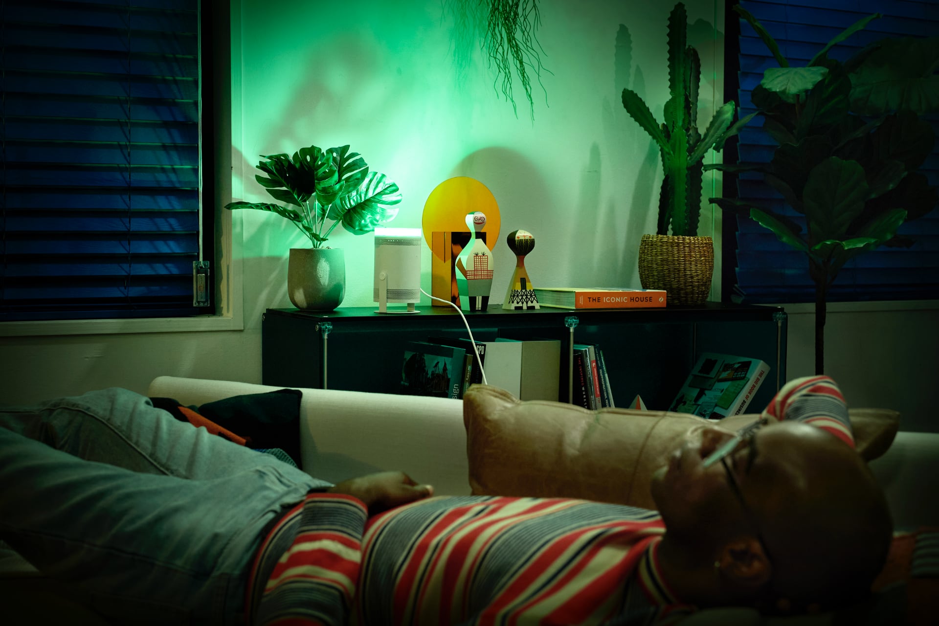What's new with Samsung's 2nd generation portable projector The Freestyle?-8