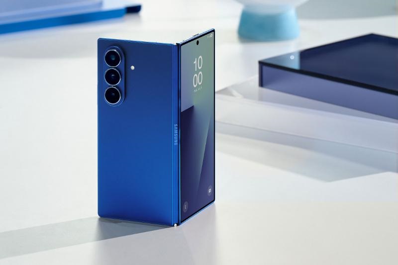Галерея Samsung Galaxy Z Fold 7 у синьому кольорі