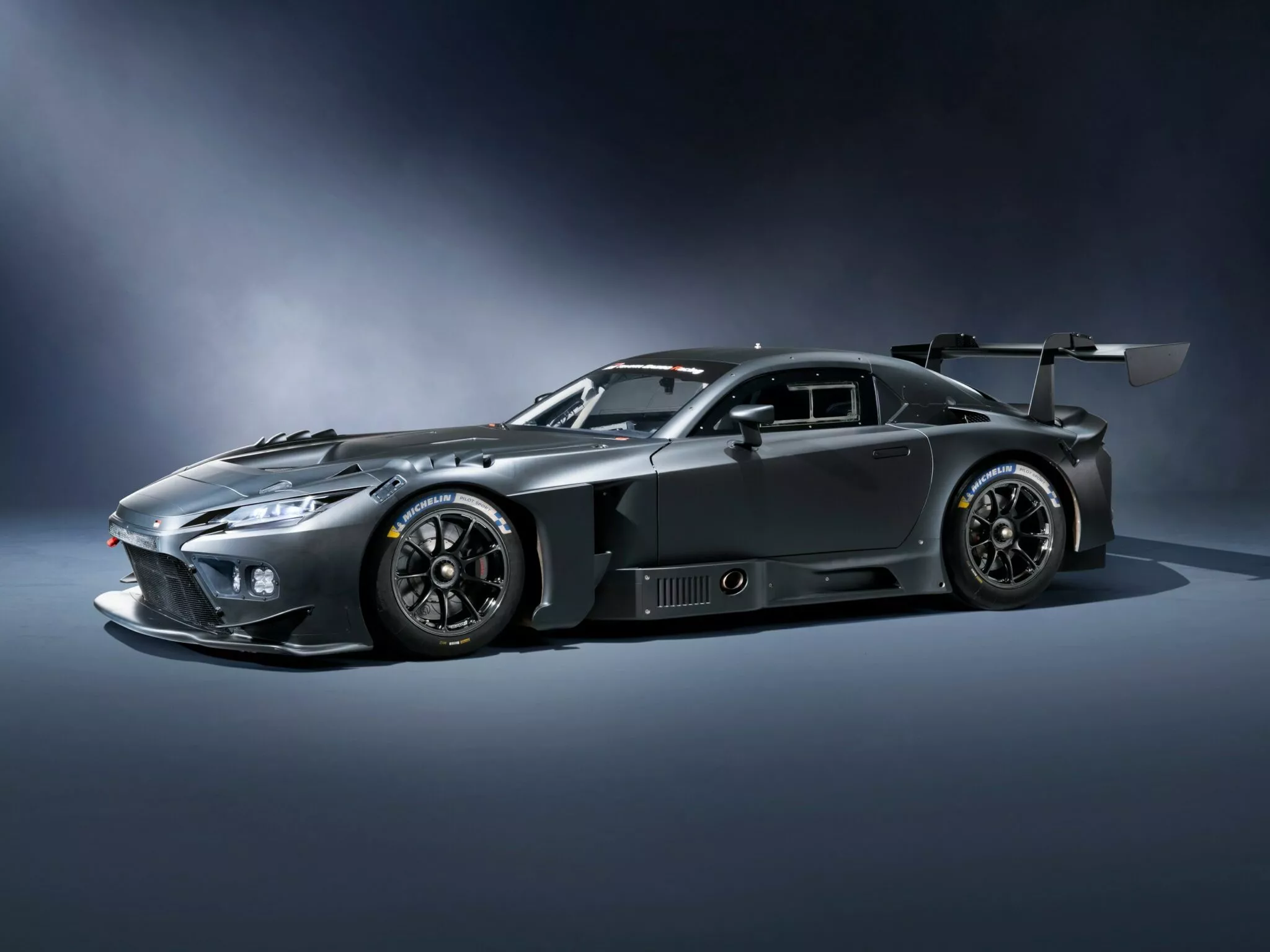 Вид сбоку задней части Toyota GR GT