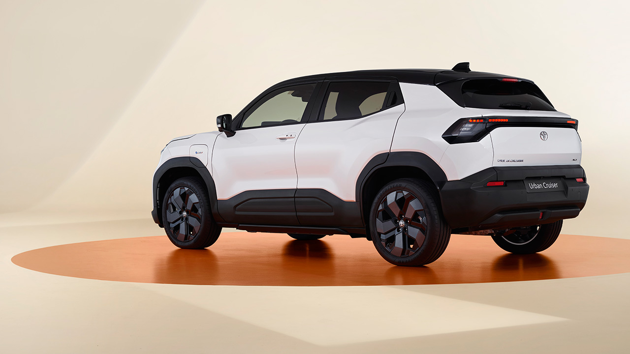 Вид збоку Toyota Urban Cruiser