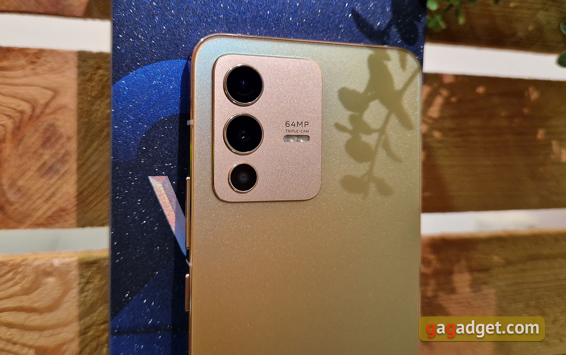 Vivo V23 5G : le premier smartphone à changement de couleur au monde-23
