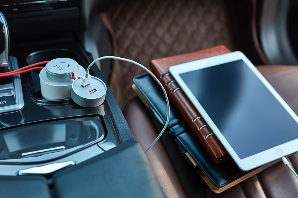 xiaomi-mi-car-inverter-2_cr.jpg