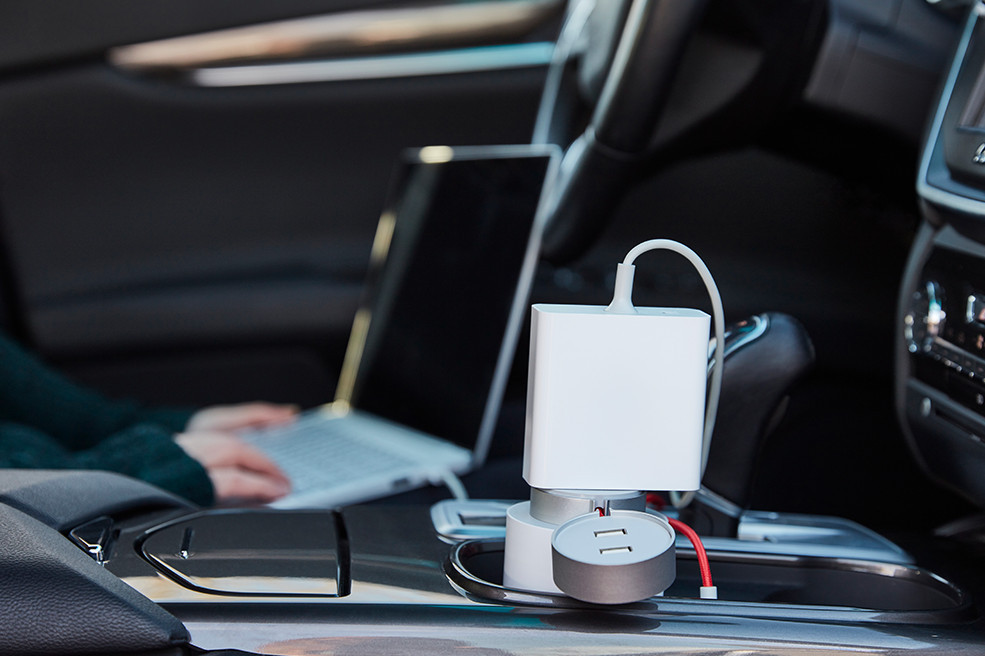 xiaomi-mi-car-inverter-3_cr.jpg