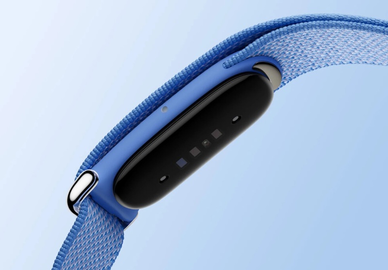 The Fitbit Air pebble core weighs just 5.2g — 12g with the band attached.