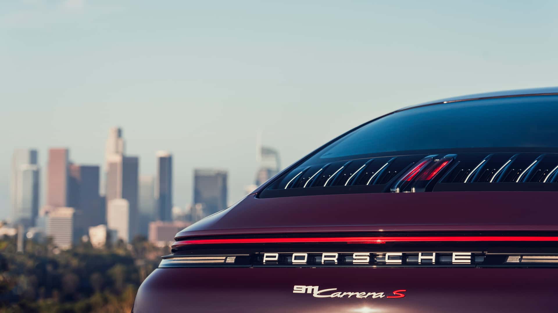 Фото задньої частини Porsche 911 Carrera S