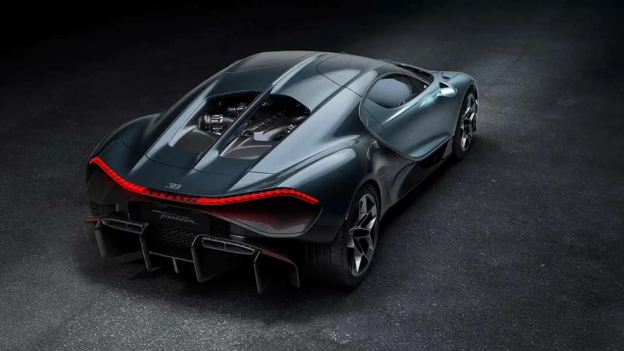 Інтер'єр Bugatti Tourbillon з акцентом на механіку