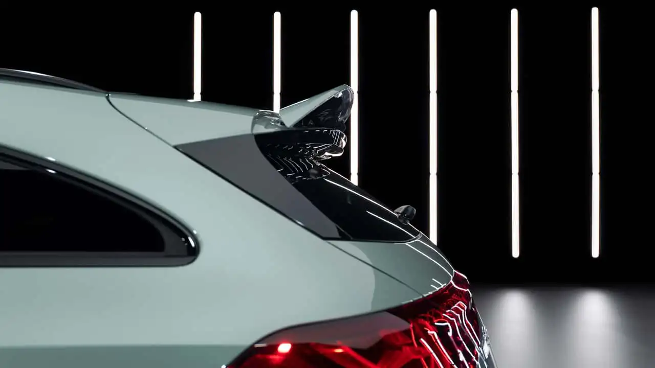 Електричний седан Mercedes-AMG CLA 45 - збоку на дорозі
