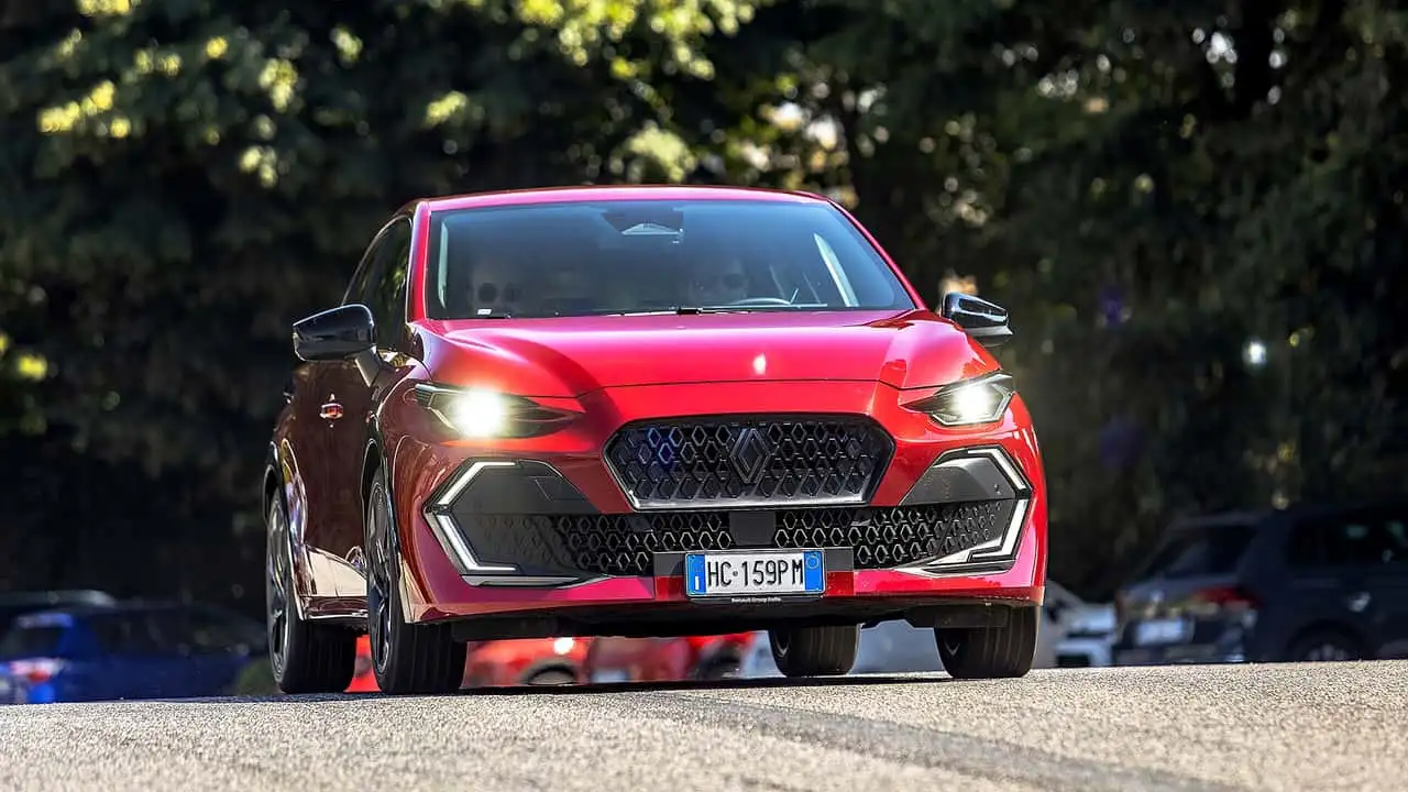 Renault Clio в русі