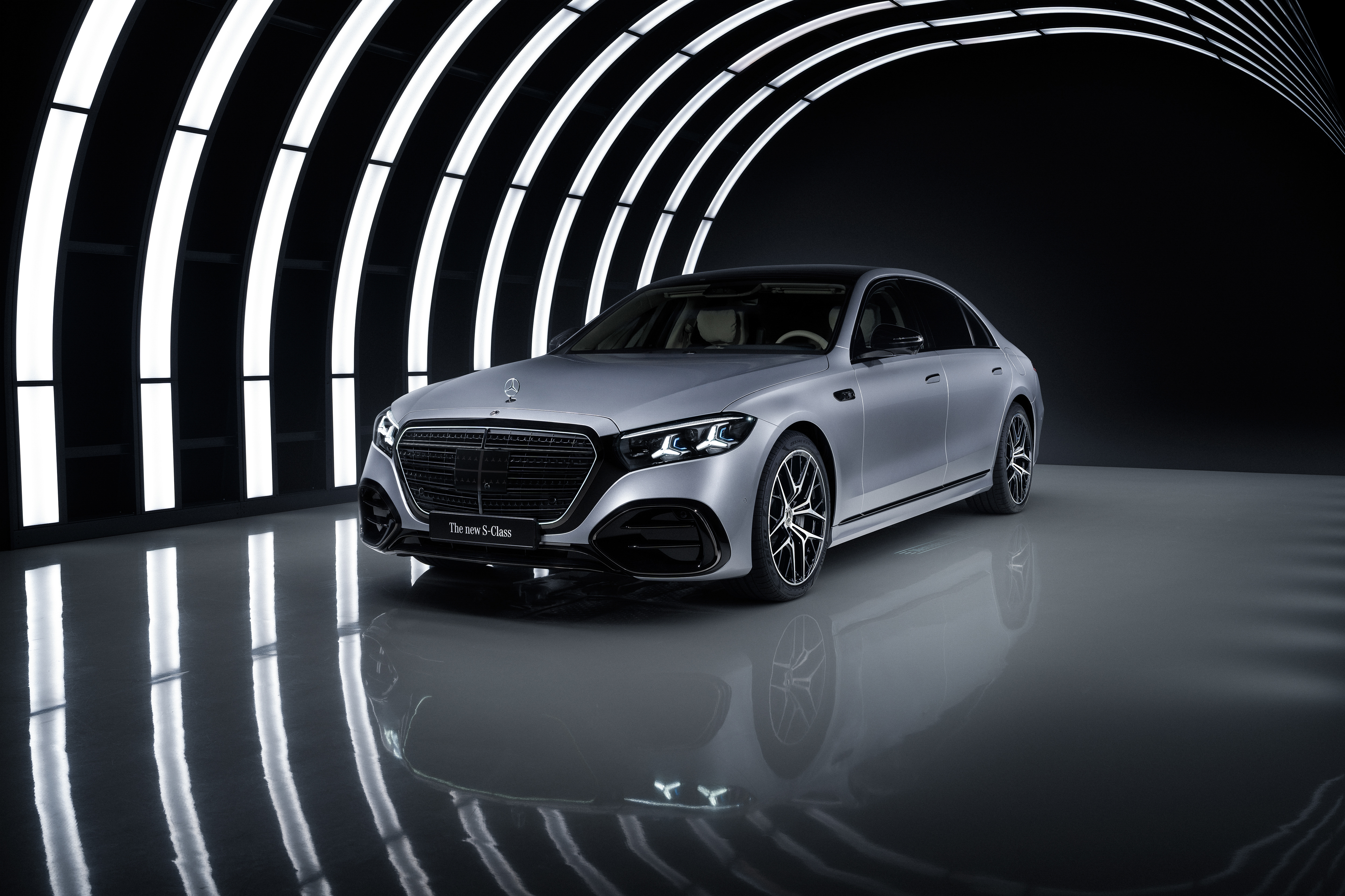 Передняя часть обновлённого Mercedes-Benz S-Class 2026