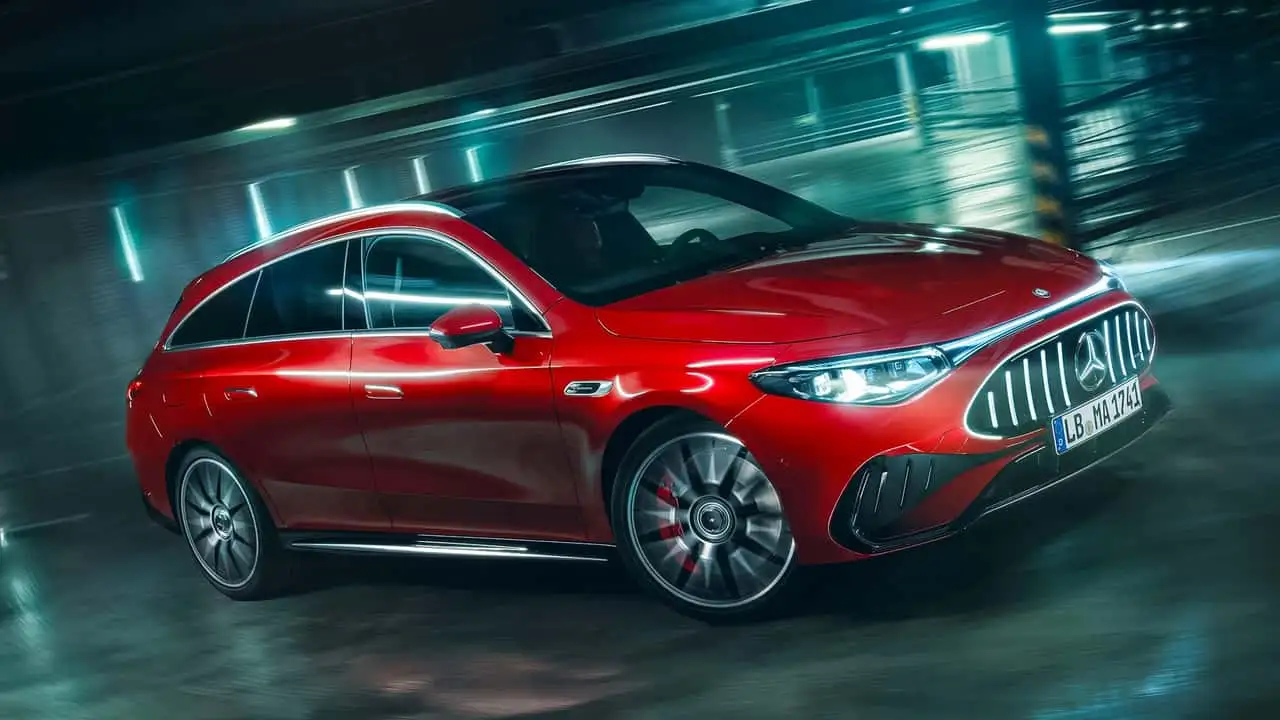 Електричний седан Mercedes-AMG CLA 45 - на природі