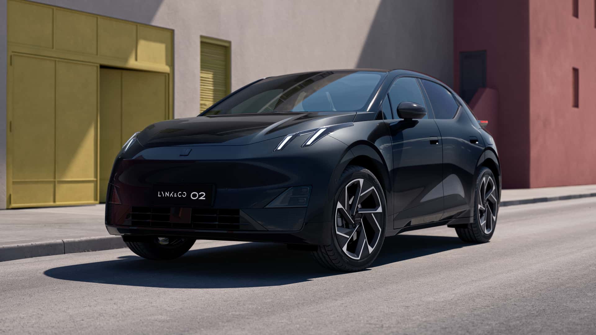 Жовті паски безпеки та великі сенсорні екрани у Lynk & Co 02