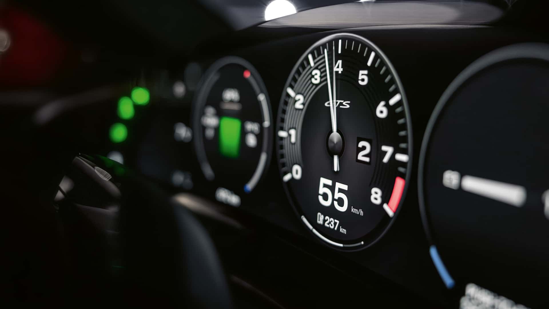 Інтер'єр салону Porsche Taycan 2027