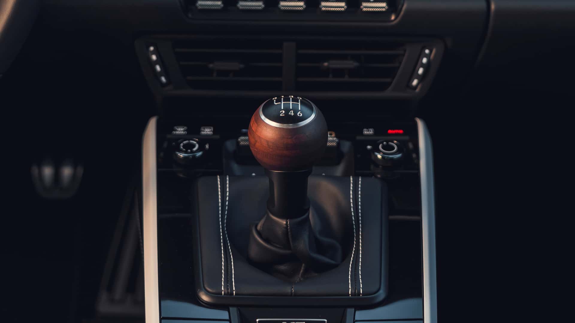 Фото панелі приладів Porsche 911 Carrera S