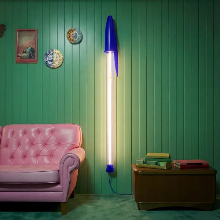 Лампа Bic Lamp в виде увеличенной ручки Bic Cristal
