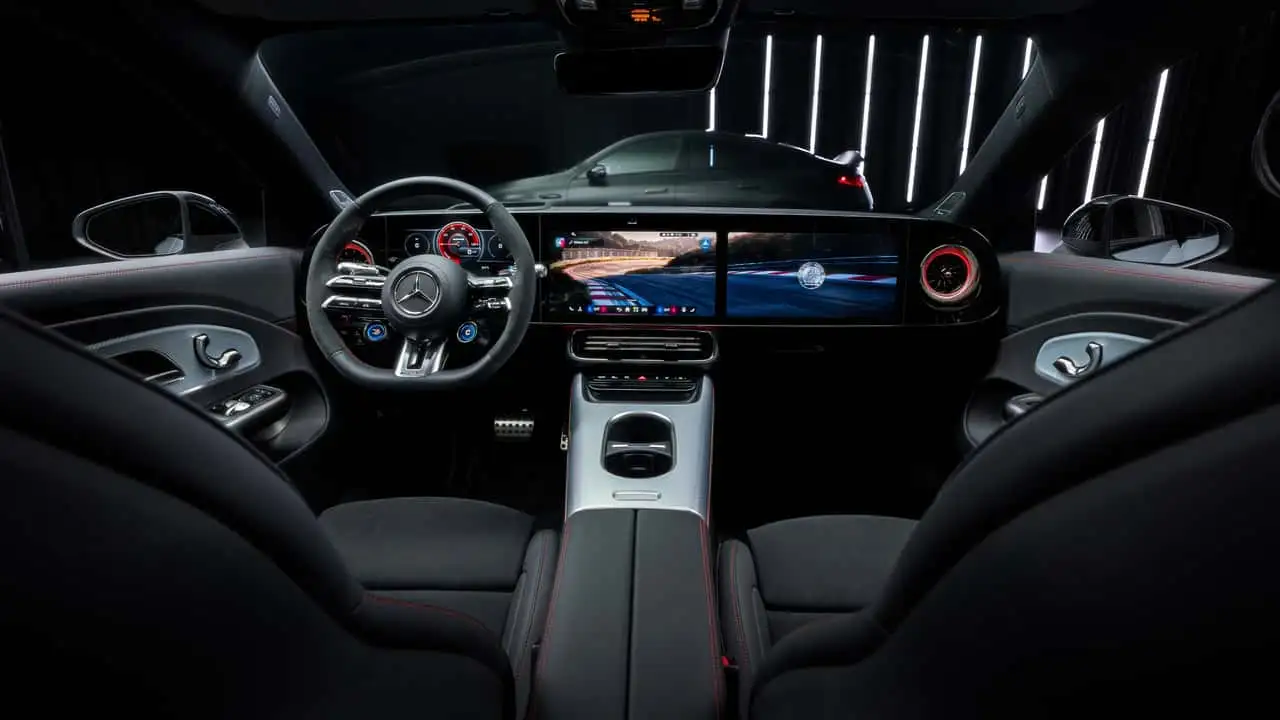 Салон Mercedes-AMG CLA 45 - вигляд панелі MBUX