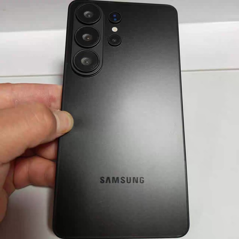 Сріблястий макет камери Galaxy S26