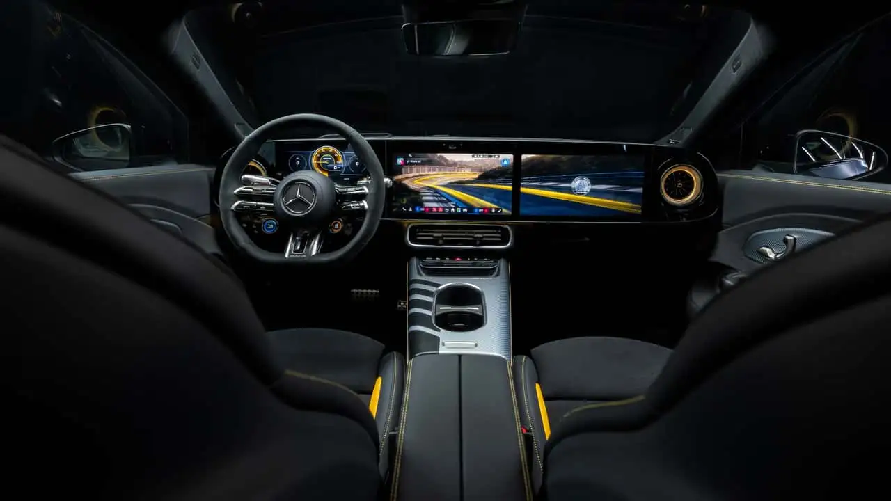Салон Mercedes-AMG CLA 45 - підсвітка дверей