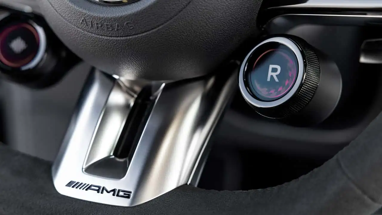 Салон Mercedes-AMG CLA 45 - деталі управління
