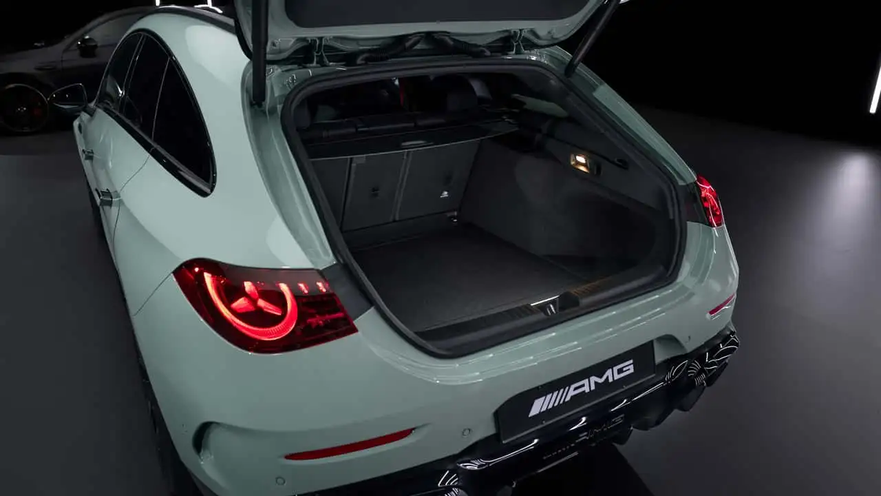 Салон Mercedes-AMG CLA 45 - загальний вигляд