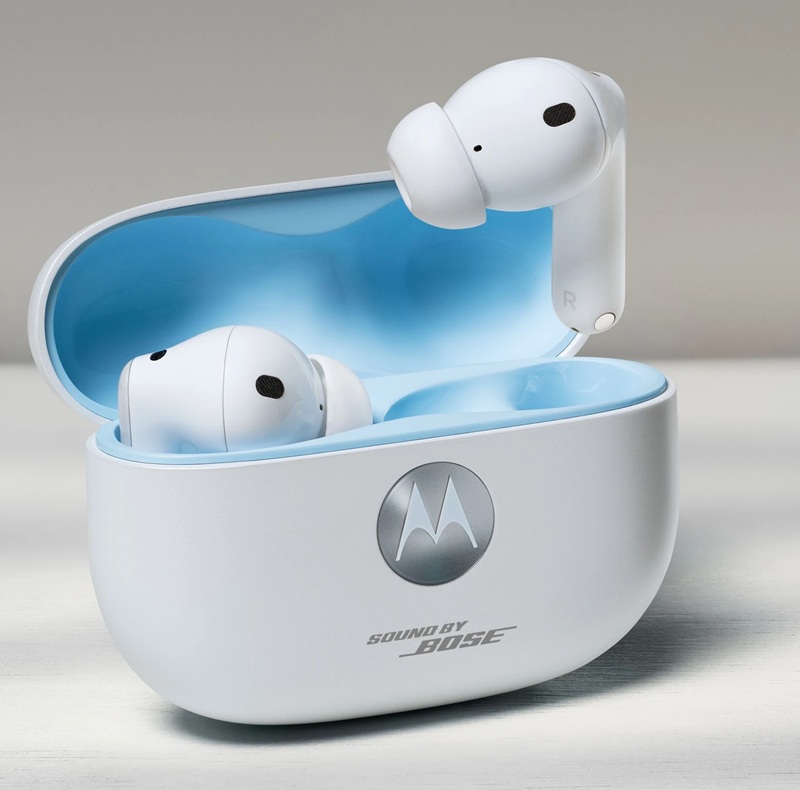 Moto Buds 2 Plus in white