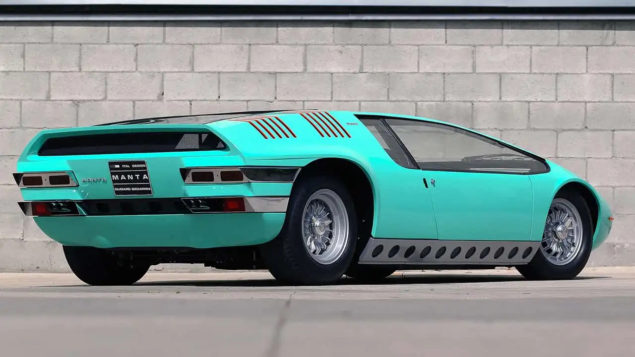 Three-seat cockpit of Bizzarrini Manta