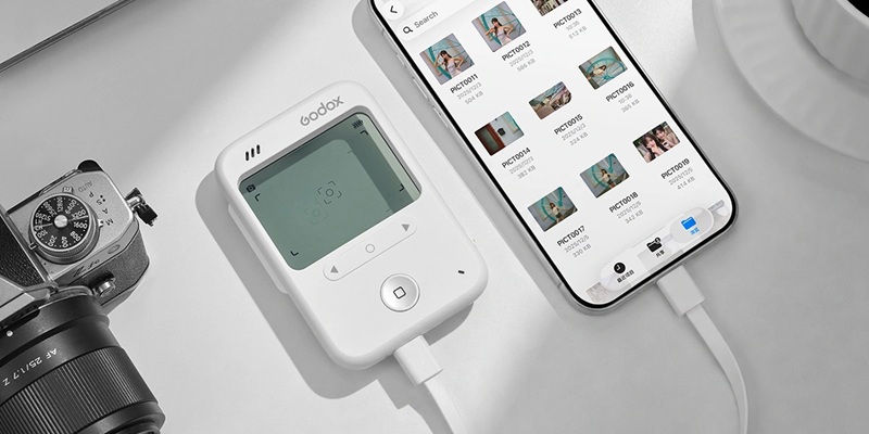 Le C100 pèse 65 grammes et se recharge via USB-C.