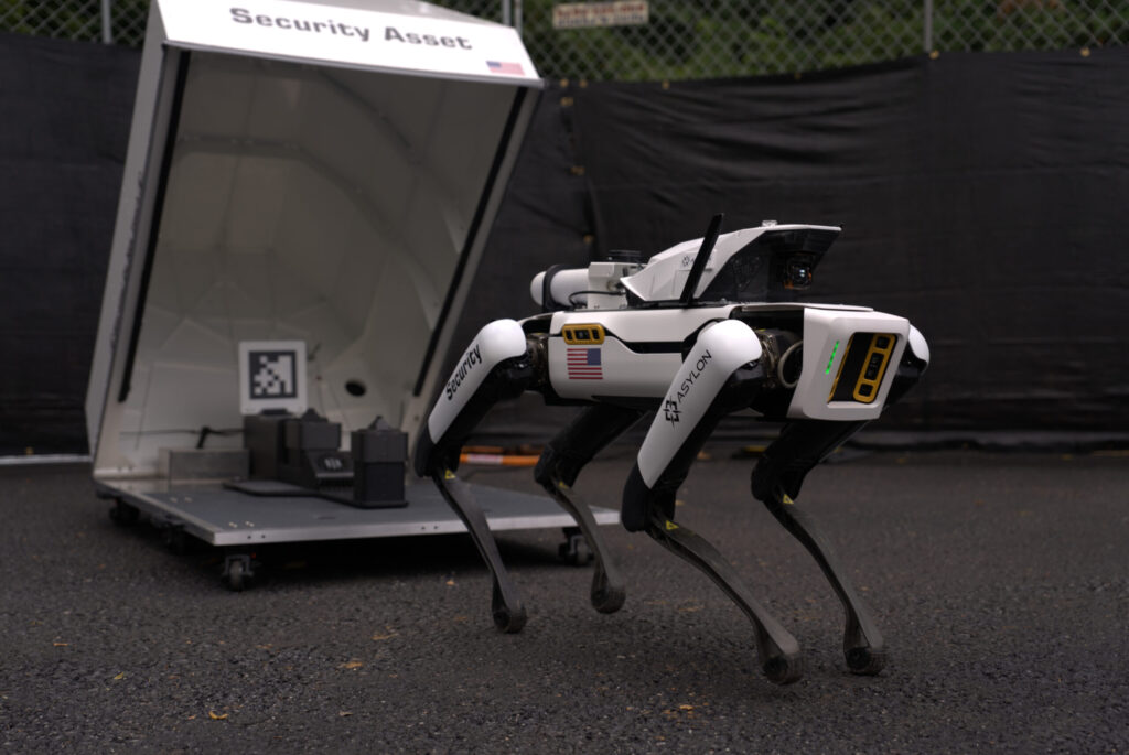 Зарядная станция для робопса от Asylon Robotics
