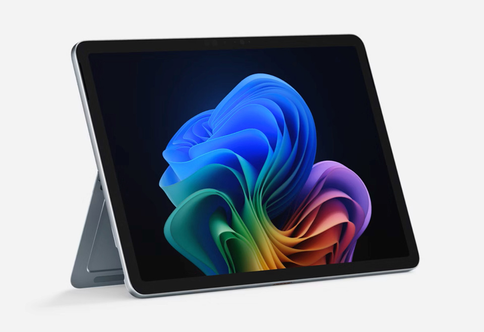 Microsoft Surface Pro 12-inch вид спереду зліва