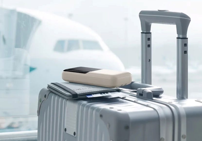 La batterie est homologuée pour être transportée en cabine. Illustration : Baseus
