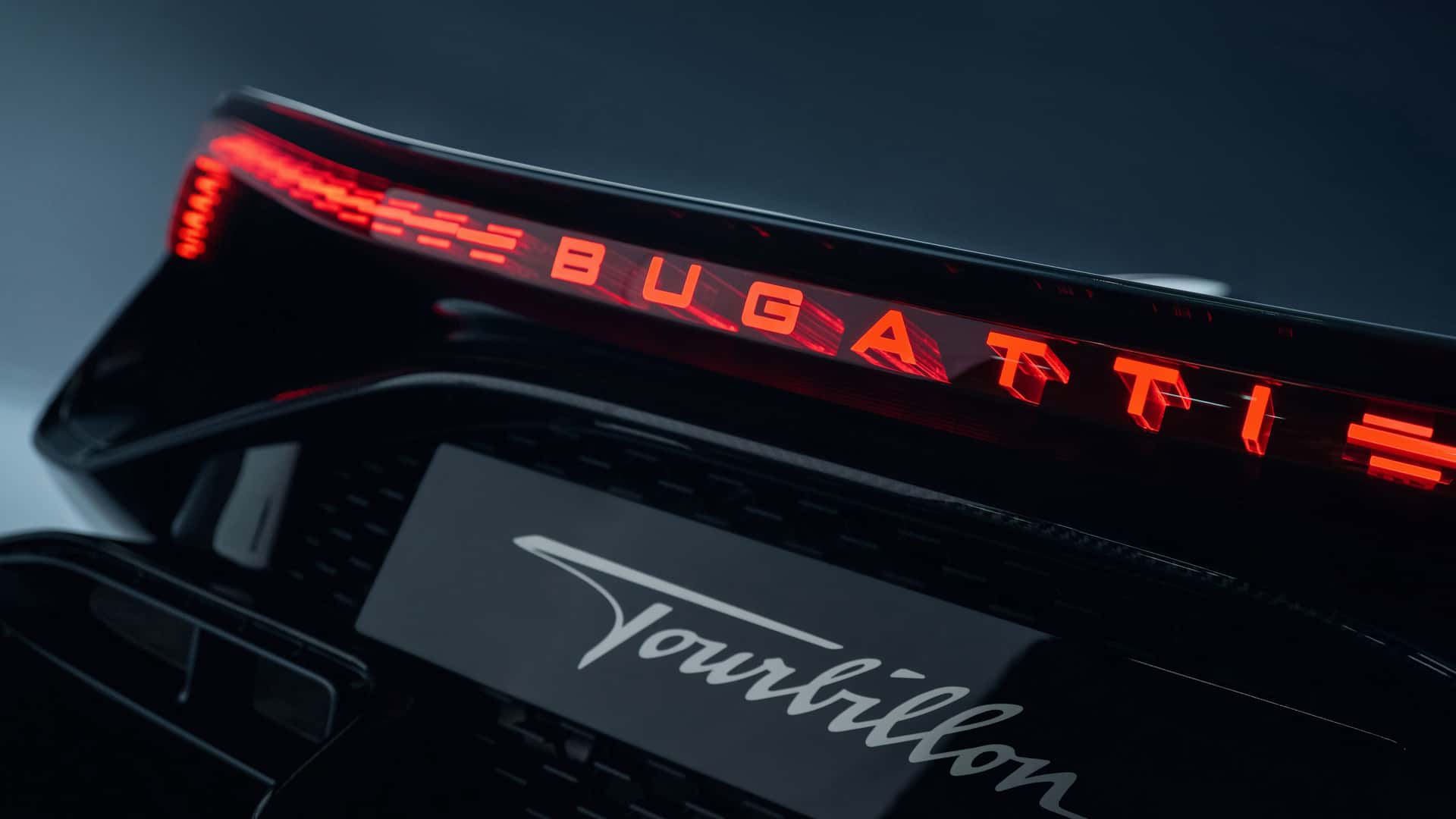 Перед Bugatti Tourbillon