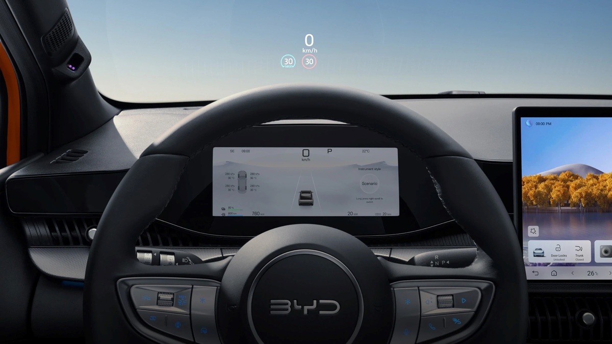 BYD Dolphin G интерьер с панорамной крышей