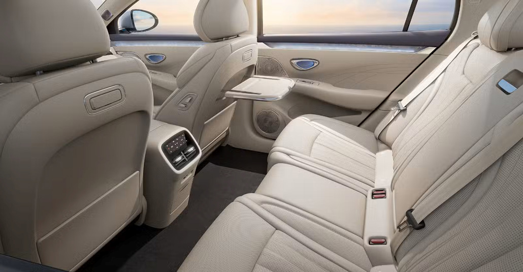 BYD Seal 08 вигляд з виразними деталями дизайну