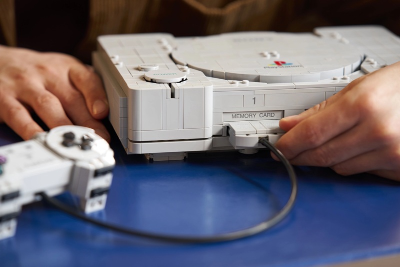 Конструктор LEGO PlayStation, вид спереду