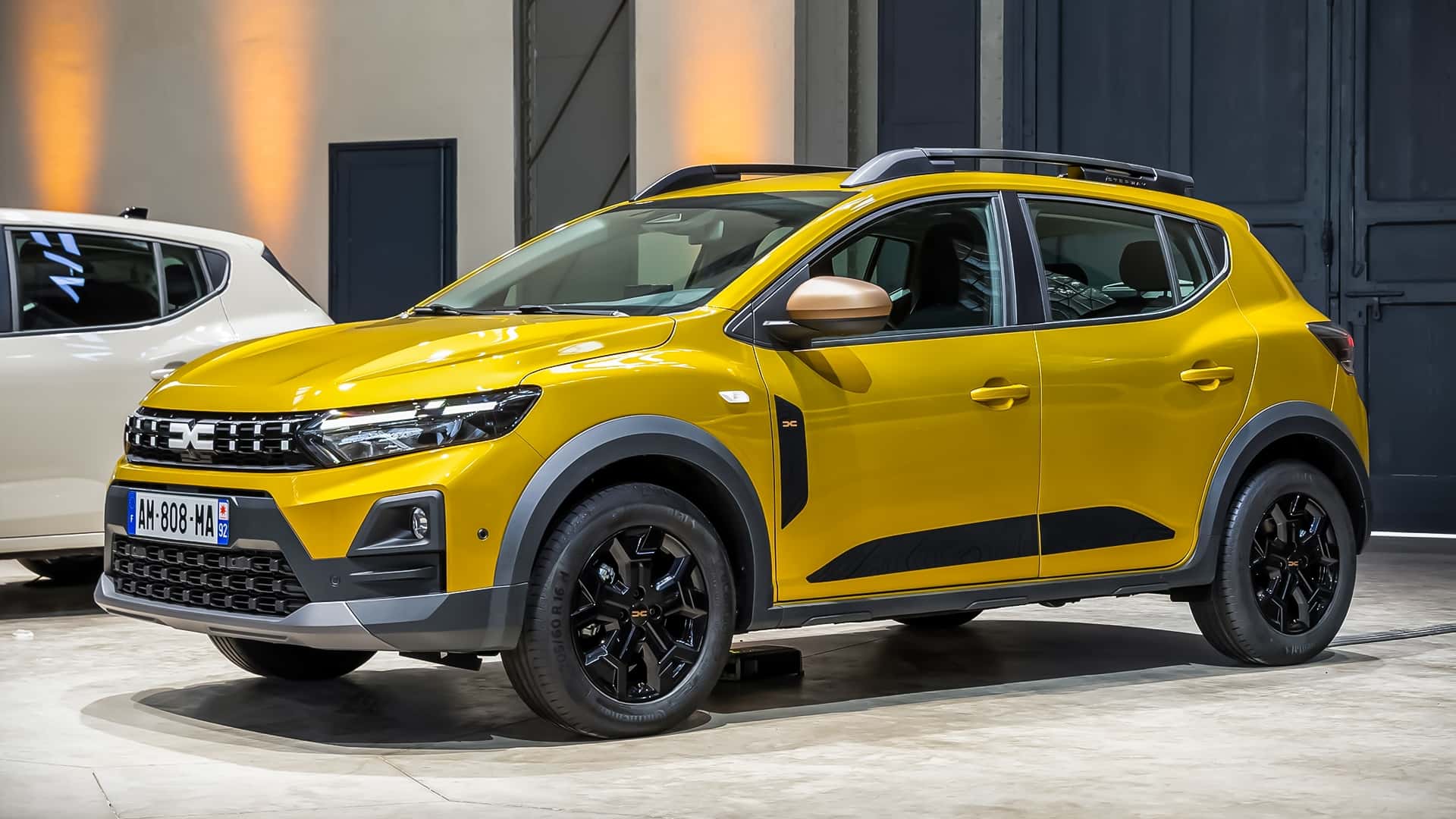 Передній вигляд Dacia Sandero Stepway Hybrid 2026