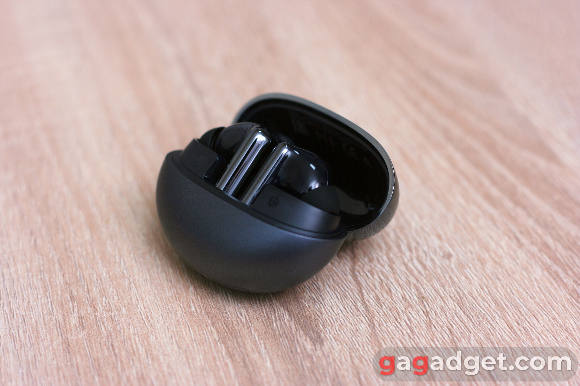 Haylou FlowBuds N55 - відкрите положення заціцнення
