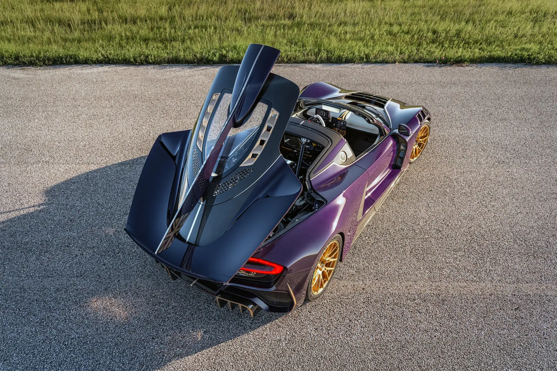 Venom F5-M Roadster передній план