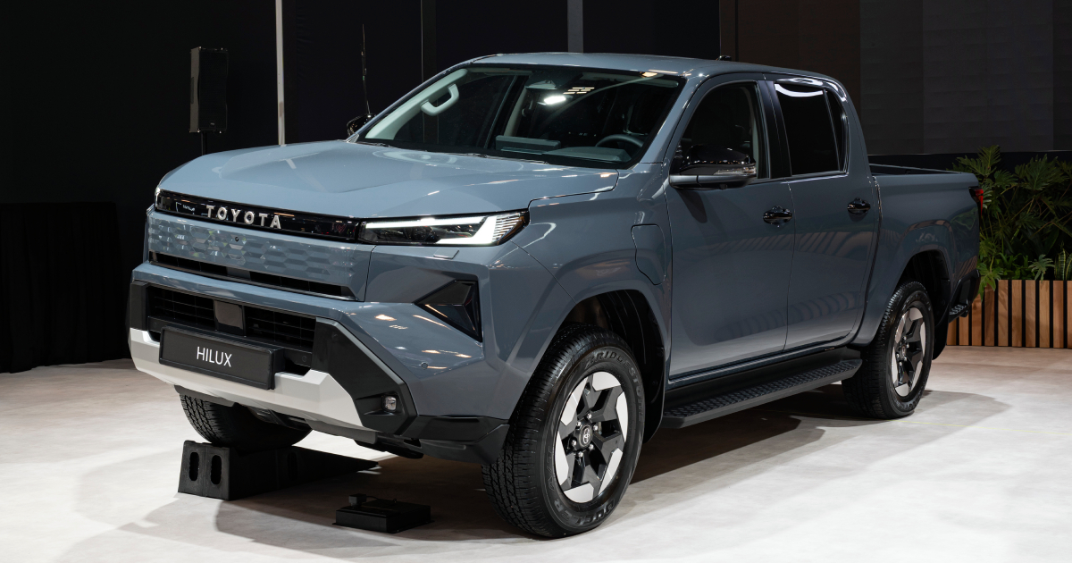 Toyota Hilux 2026 - електромобіль вид збоку