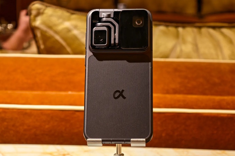 Демонстрация камеры Honor Robot Phone на CES 2026