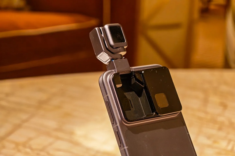 Детальный вид Robot Phone Honor на CES 2026