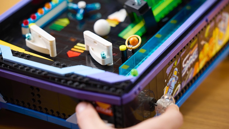 LEGO Icons Arcade Pinball Machine - Image 1