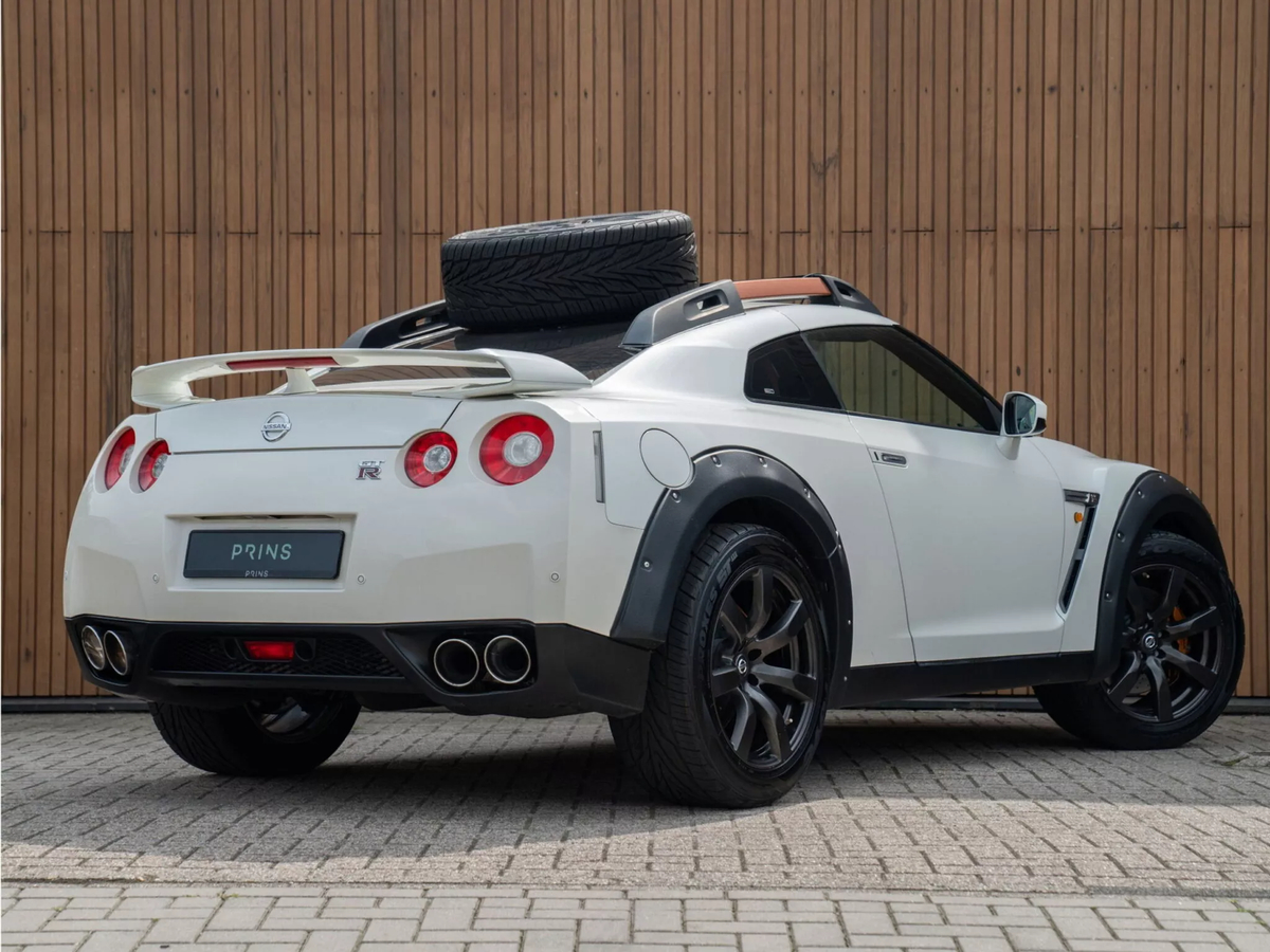 V6 engine with twin-turbo view
